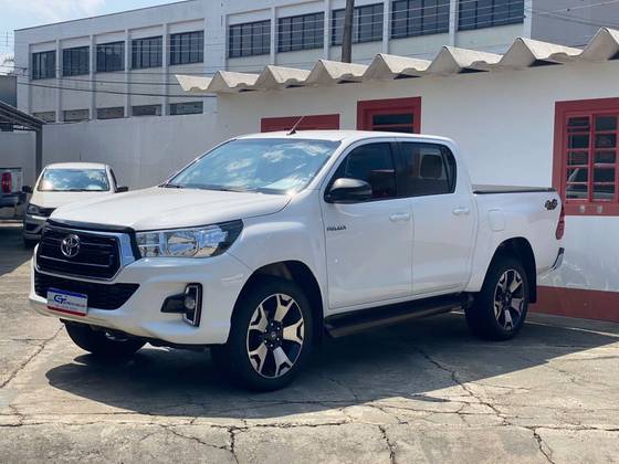 TOYOTA HILUX 2.8 SR 4X4 CD 16V DIESEL 4P AUTOMÁTICO TOYOTA HILUX 2.8 SR 4X4 CD 16V DIESEL 4P AUTOMÁTICO